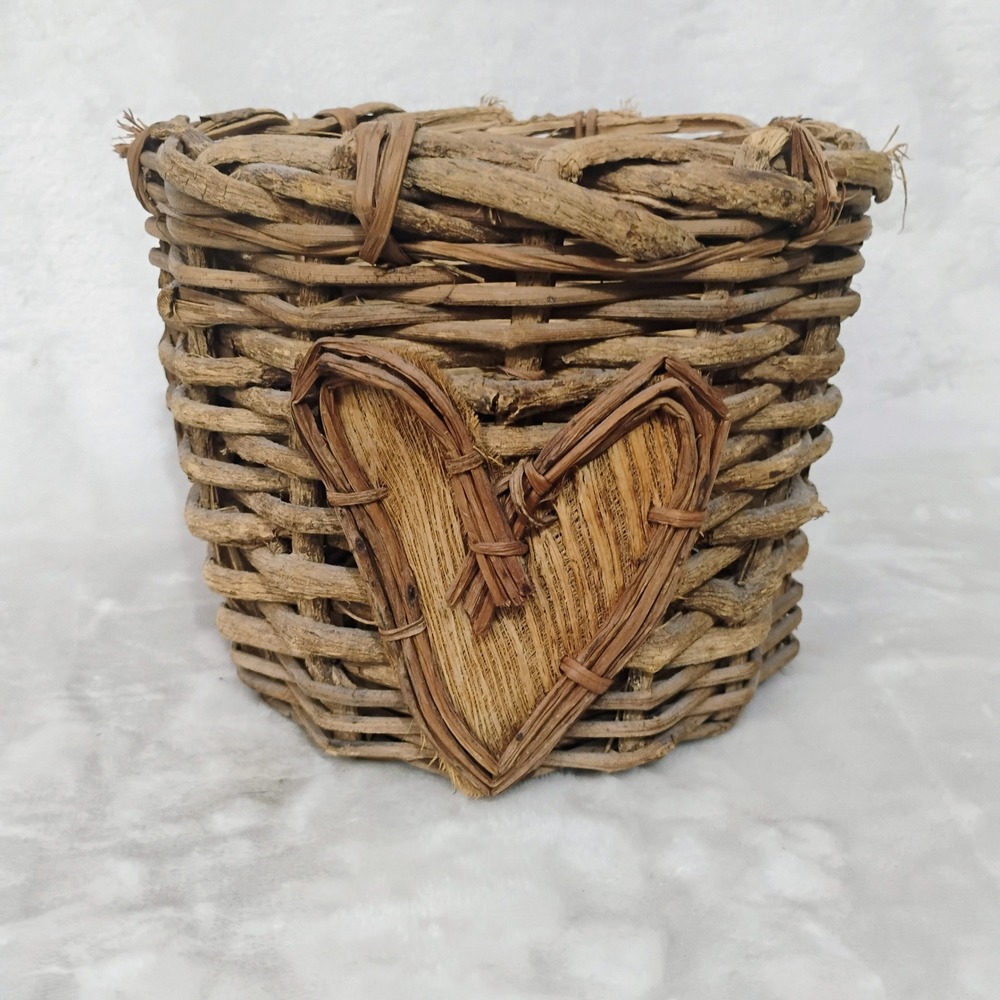 Rustic Wicker Basket Planter Heart Accent Farmhouse Cottagecore Decor